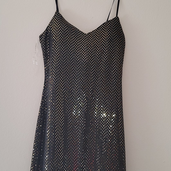 Dress - Picture 3 of 4